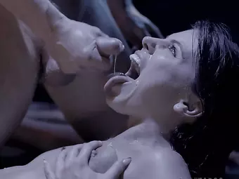 şişman türkçe alt yazılı otobüste taciz porno film resmi