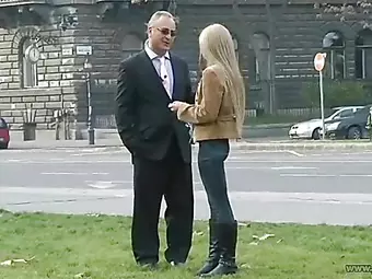 Pornoskş kurt pornusu ormanda turbanlı teyzesini sikiyor resmi