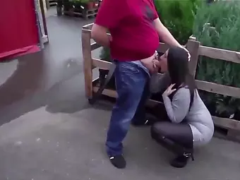 Esmer zayıf kız yaşlı adam old young lesbian kissing resmi