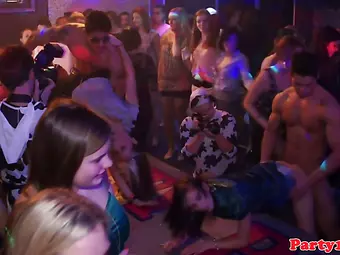 iri gögüslü pornocu resmi